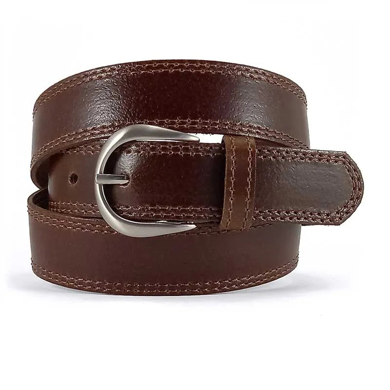 cinturón de cuero beige con doble costura y hebilla redonda vista frontal enrollado