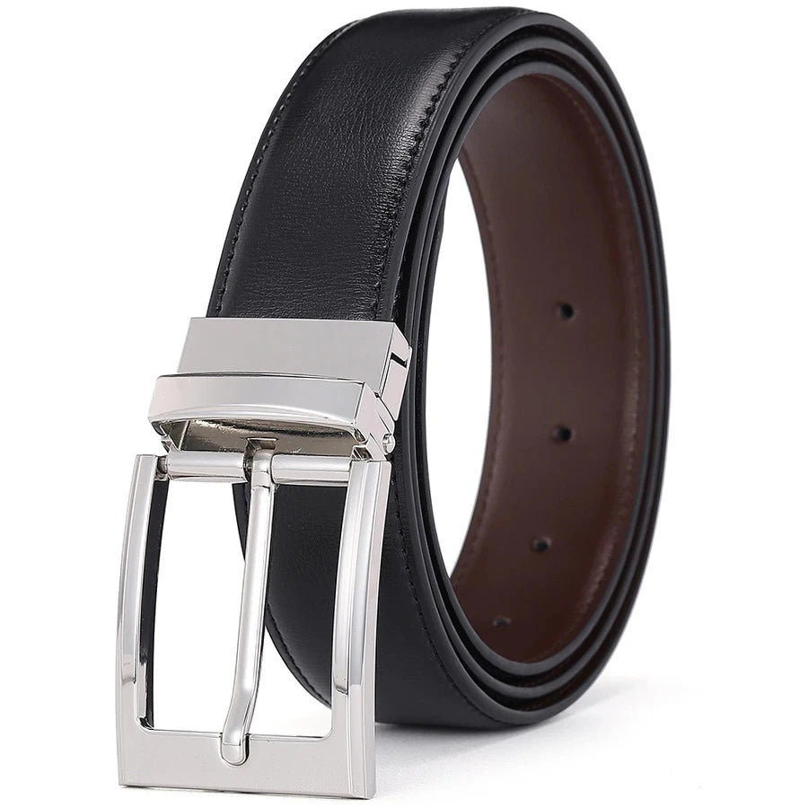 Cinturón de cuero negro reversible enrollado con hebilla rectangular de metal plateado