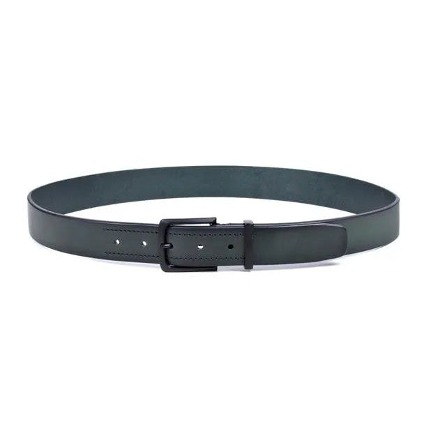 cinturon de piel verde liso 35 mm con pespuntes dobles y hebilla mate colocado en forma de circulo