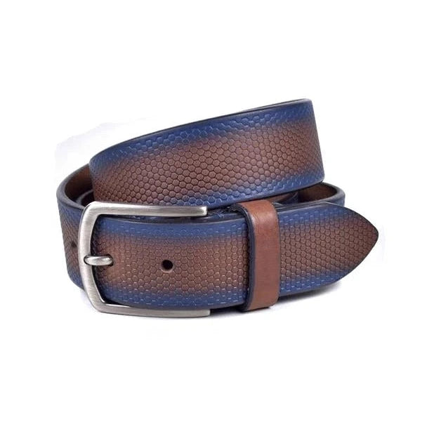cinturon de piel azul y cuero marron enrollado con hebilla clasica en vista tres cuartos