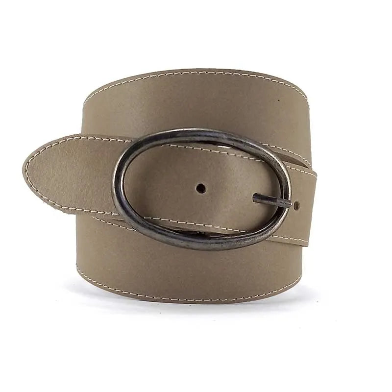 cinturon de piel beige arizona con hebilla oval envejecida vista frontal enrollado