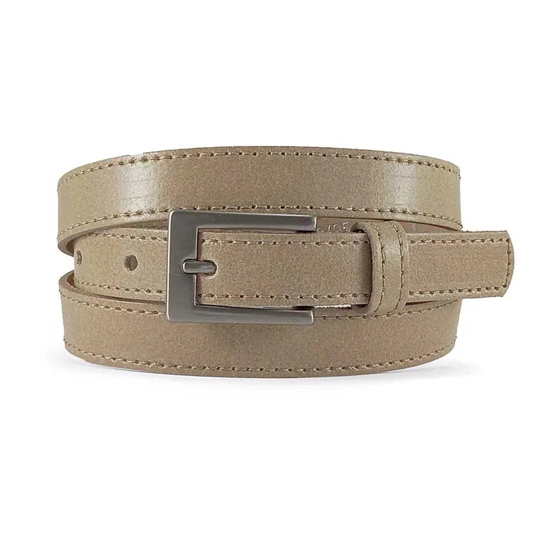 cinturon de piel beige estrecho enrollado con hebilla rectangular niquelada vista frontal