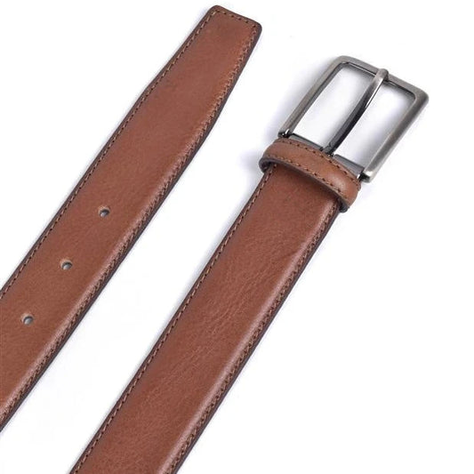 cinturon de piel color cuero con tira y hebilla niquel negro detalle superior