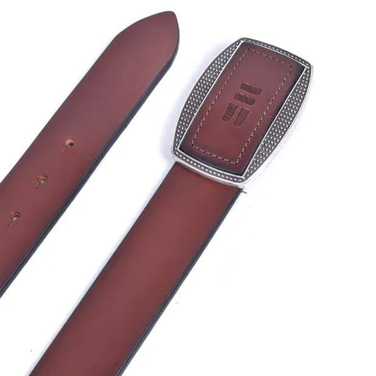 vista superior de la tira y la hebilla chapa en niquel viejo del cinturon marron