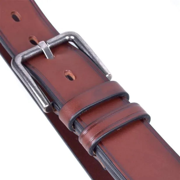 cinturon marron de piel liso de 40 mm enrollado con hebilla niquel viejo