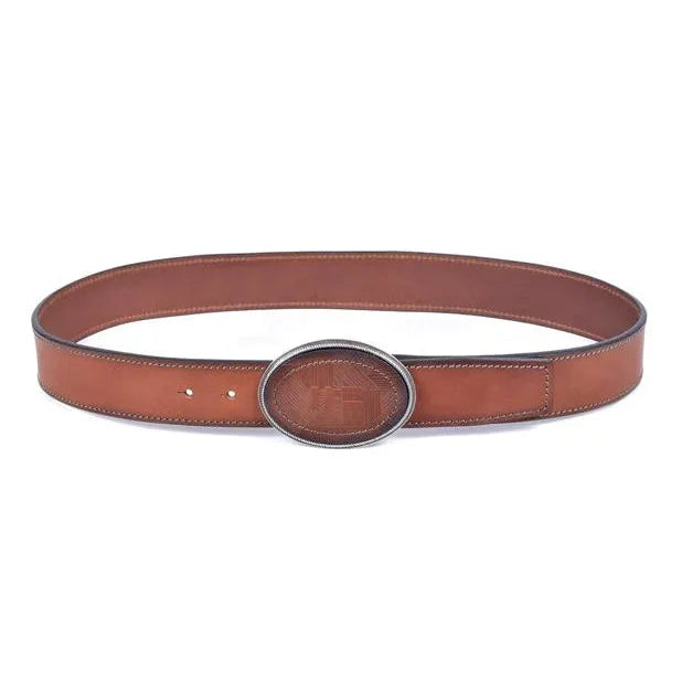 vista general del cinturon extendido con hebilla oval de chapa forrada y grabado continuo en la tira marron