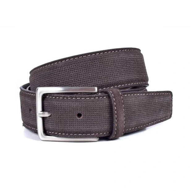 cinturon de piel marron texturizado enrollado con hebilla rectangular metalica y pespunte contraste
