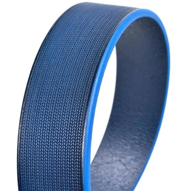 primer plano de la tira azul con textura micrograbada y canto azul