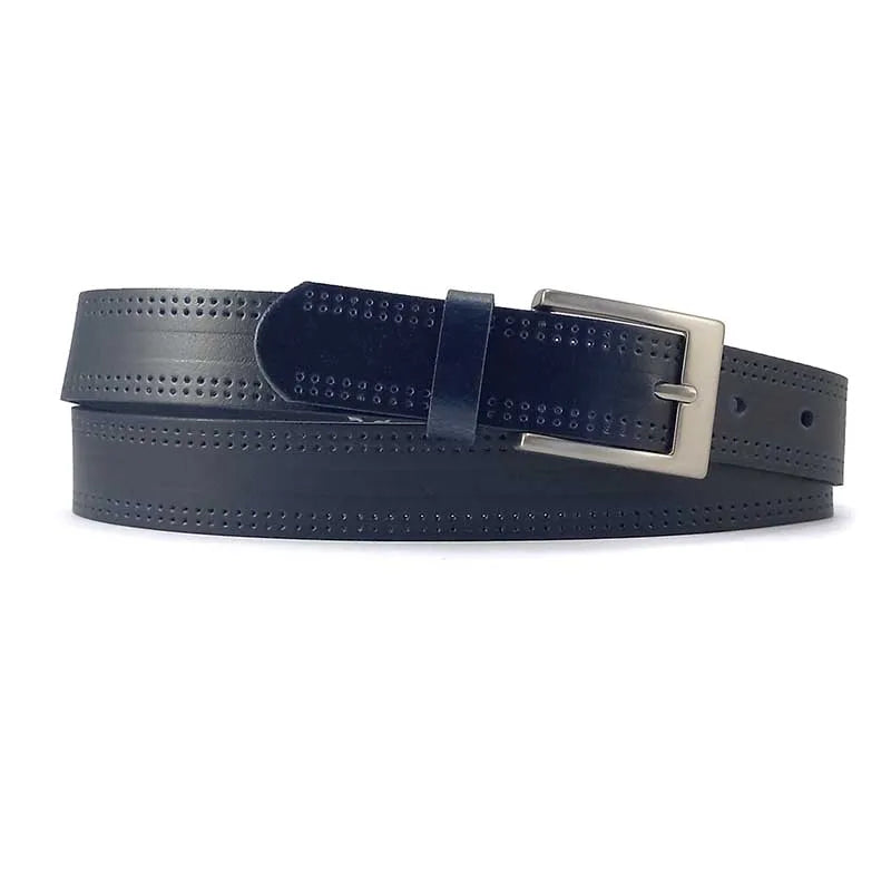 cinturon de piel microperforado color azul marino con hebilla rectangular metal vista enrollado