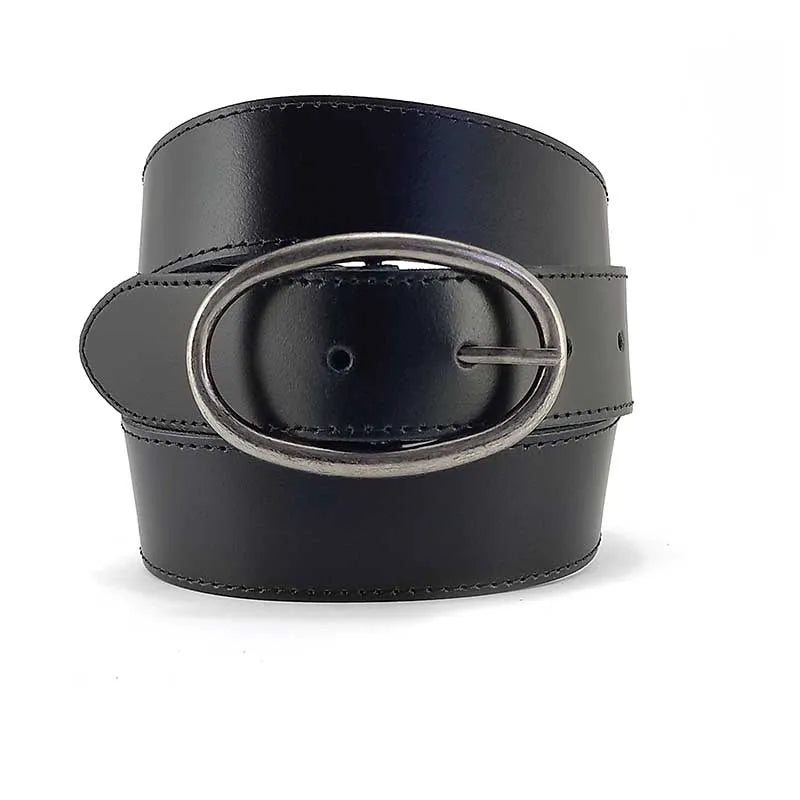 cinturon de piel negro arizona con hebilla oval envejecida vista frontal enrollado