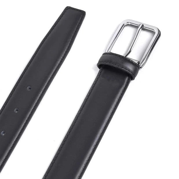cinturon de piel negro liso con hebilla de bordes curvos vista superior