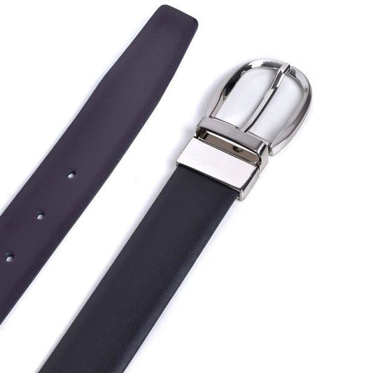 cinturon de piel negro liso extendido con hebilla oval ajustable