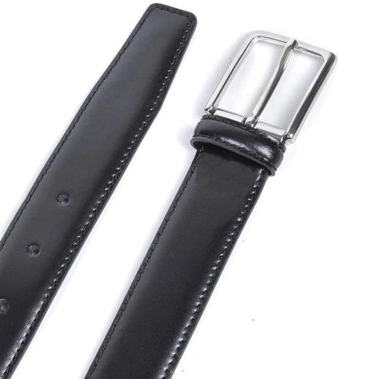 vista superior de cinturon de piel negro liso con hebilla rectangular y pespuntes