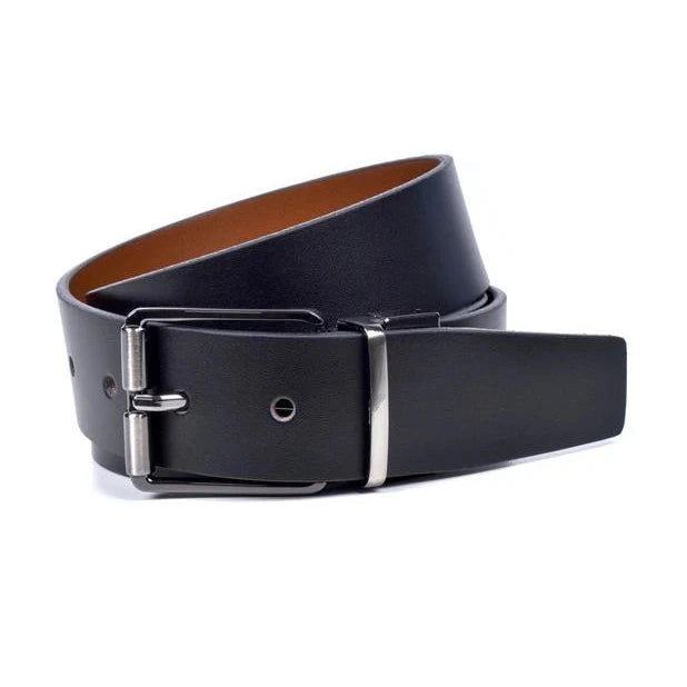 cinturon de piel negro reversible enrollado con hebilla niquel negro vista frontal
