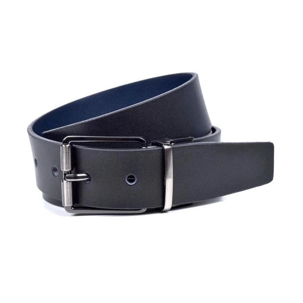 cinturon de piel negro reversible enrollado interior en contraste visible