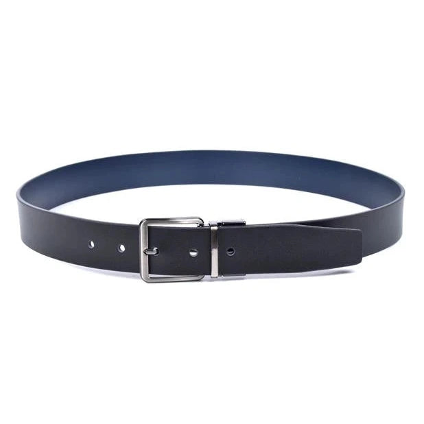 cinturon reversible negro extendido con interior azul y hebilla