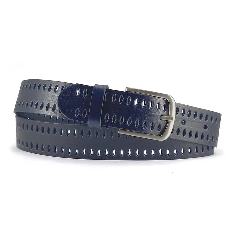 cinturon de piel perforado color azul marino con hebilla metal vista enrollado