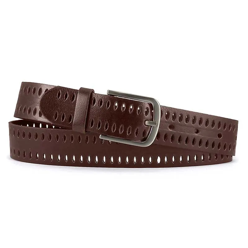 cinturon de piel perforado color marron oscuro con hebilla metal vista enrollado