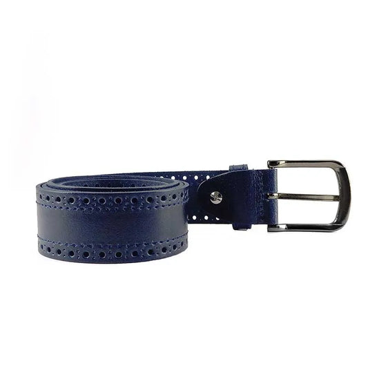 cinturon de piel azul con picado vista detalle de hebilla y correa