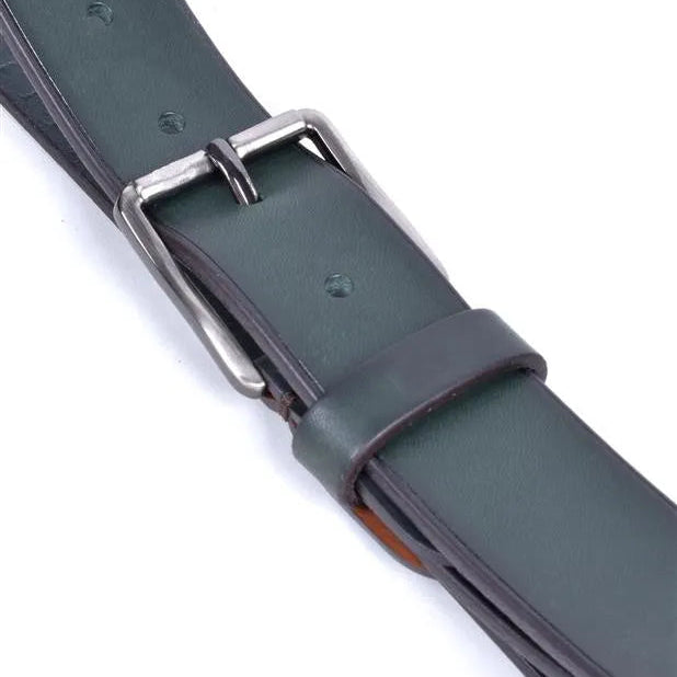 cinturon piel verde vista completa extendido con calado lineal