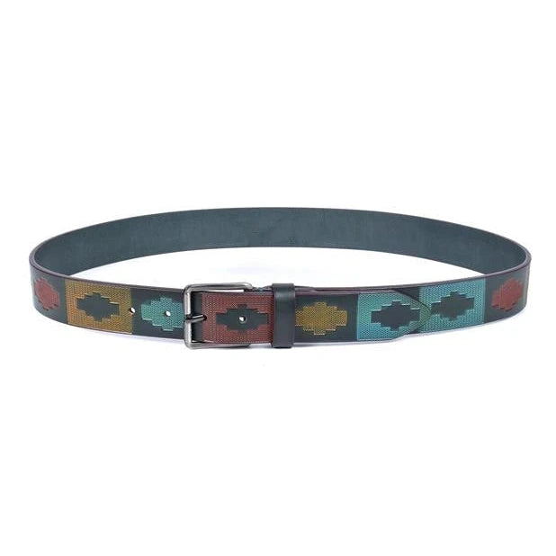 cinturón de piel verde con motivos pampa multicolor mostrado extendido en vista frontal