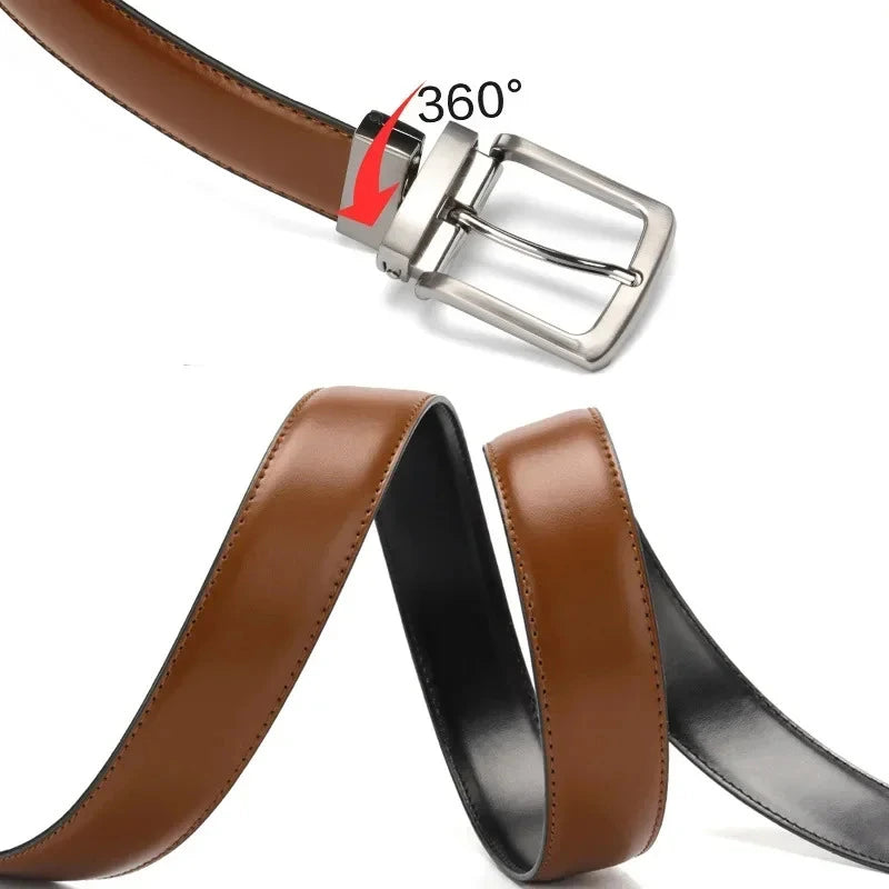 Cinturon reversible extendido en marron claro y negro con hebilla giratoria metalica visible