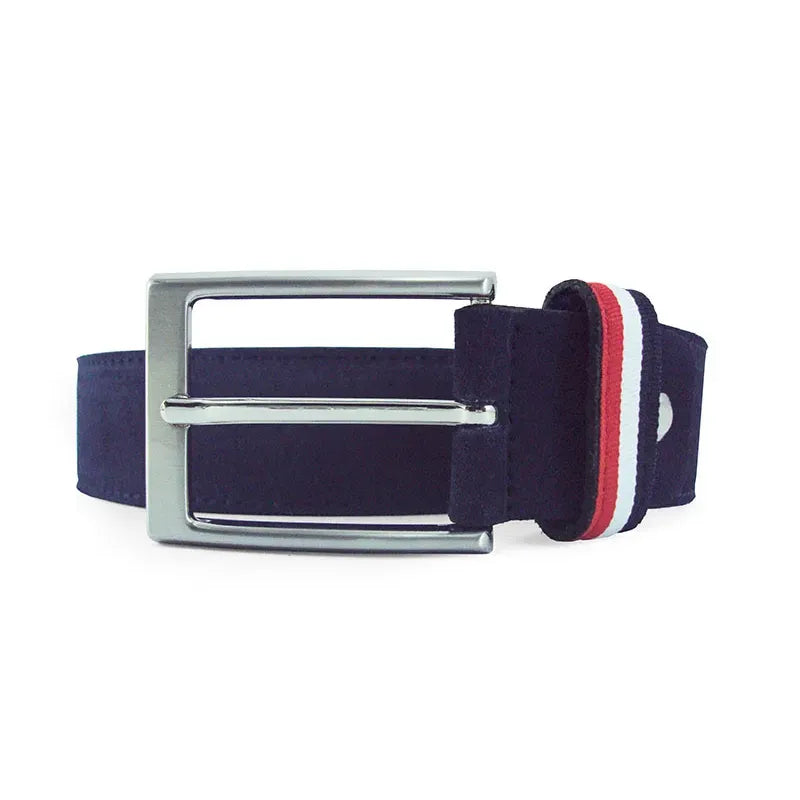 vista frontal del cinturon de serraje azul con hebilla rectangular niquel y pasador tricolor