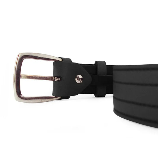 cinturon de serraje negro con ranuras en relieve vista lateral hebilla curva niquel