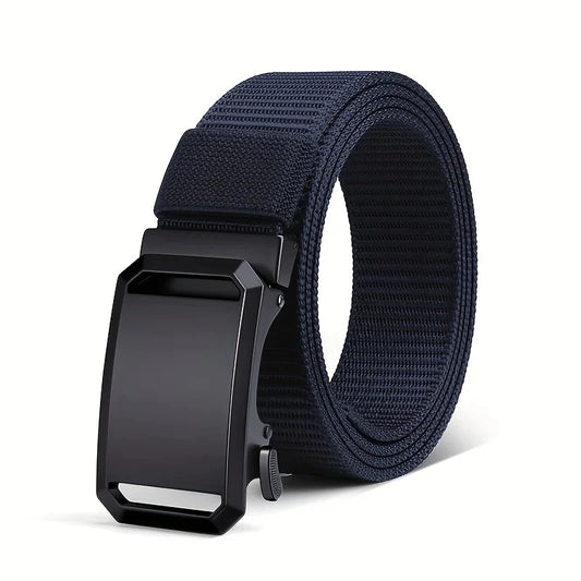 cinturón azul enrollado con hebilla automática de metal negro mate