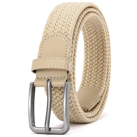 Cinturón beige de lona trenzada enrollado con detalle de hebilla metálica