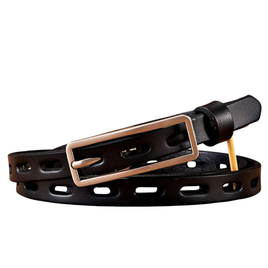 Cinturón de cuero negro enrollado con hebilla rectangular y diseño de agujeros alargados
