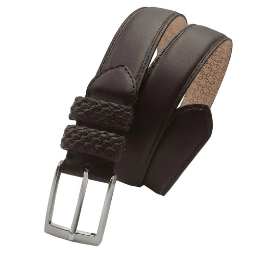 detalle del cinturon de cuero alomado con pasadores trenzados artesanales y forro interior visible