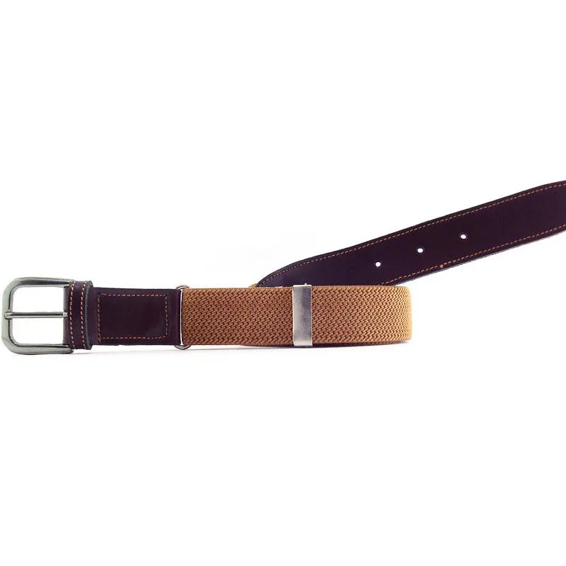 cinturón elástico color cuero con puntera de piel y hebilla metálica vista lateral