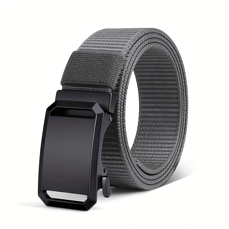 cinturón gris enrollado con hebilla automática de metal negro mate