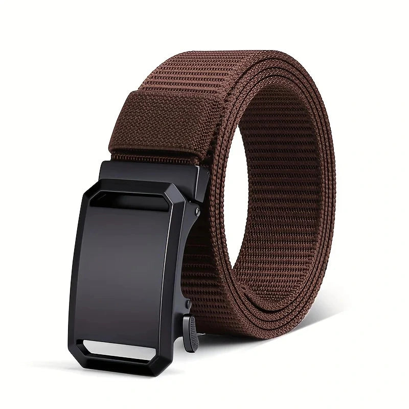 cinturón marron enrollado con hebilla automática de metal negro mate
