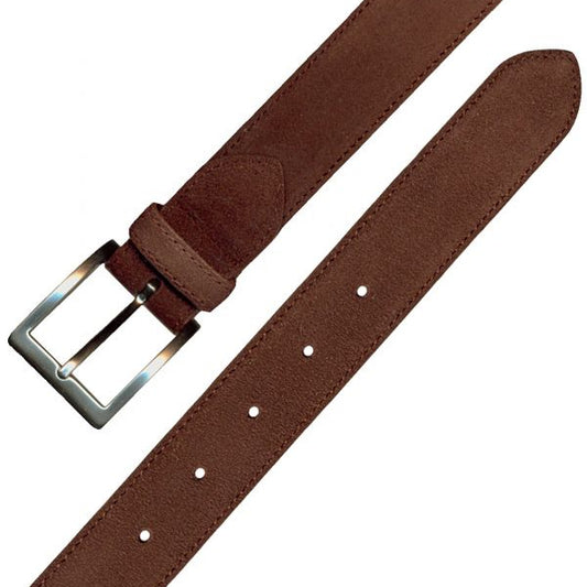 cinturón de piel afelpada alomado visto en plano con perforaciones y hebilla de níquel satinado