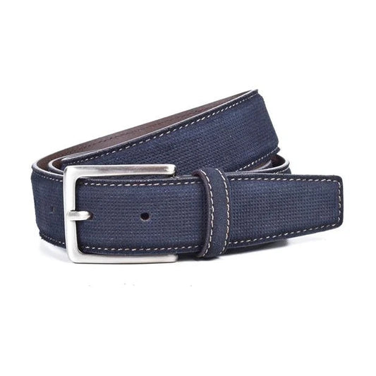 cinturon de piel azul marino texturizado enrollado con hebilla rectangular metalica y costuras claras