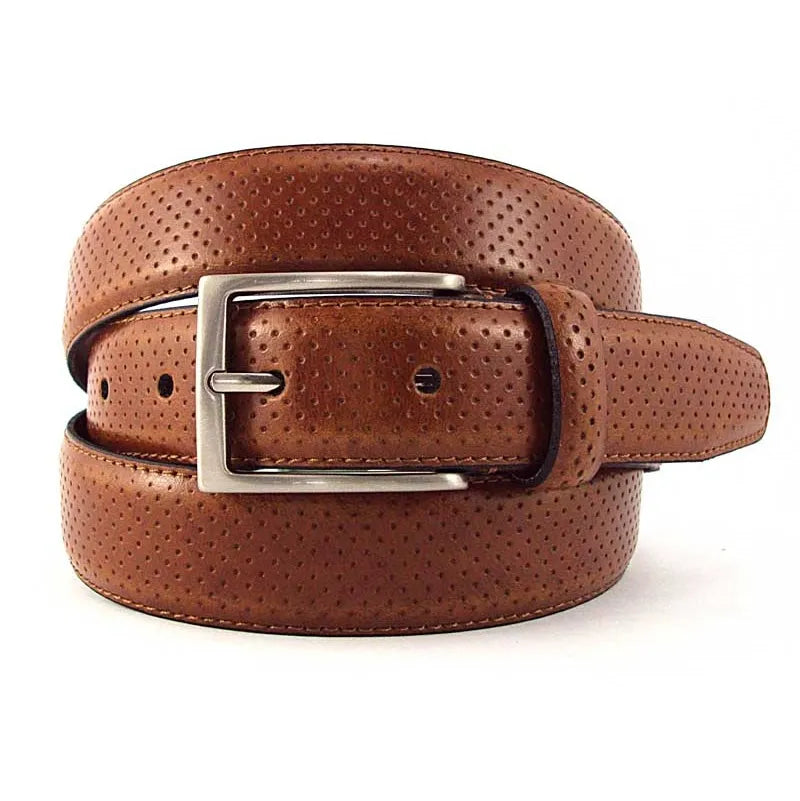 cinturón de piel color cuero enrollado con hebilla metálica vista frontal