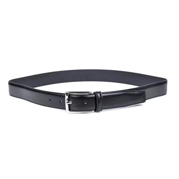 cinturon de piel negro liso visto extendido con hebilla rectangular