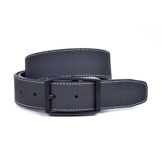 cinturon de piel negro micrograno con pespunte blanco vista frontal enrollado