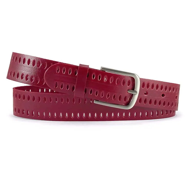 cinturon de piel perforado color rojo con hebilla metal vista enrollado