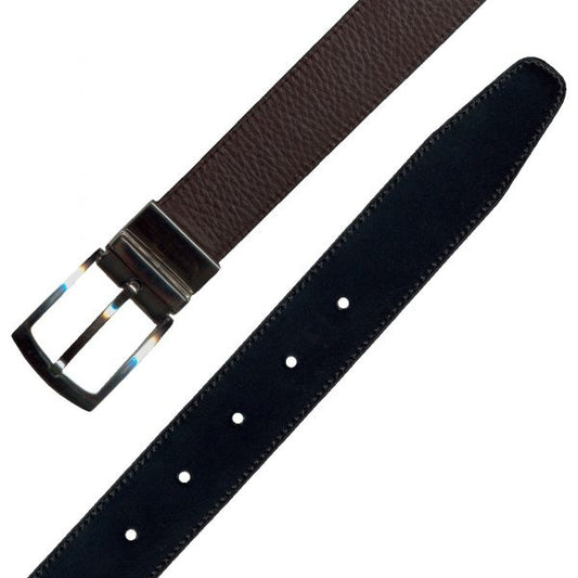 cinturon reversible de piel con una cara de grano marcado y otra lisa visto en plano con hebilla giratoria