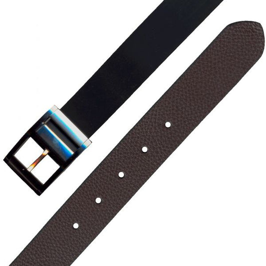 cinturon reversible de piel visto en plano con perforaciones y doble acabado de la tira