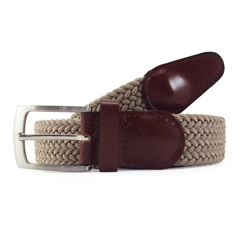 cinturon trenzado beige enrollado con remates de piel marron y hebilla rectangular niquel